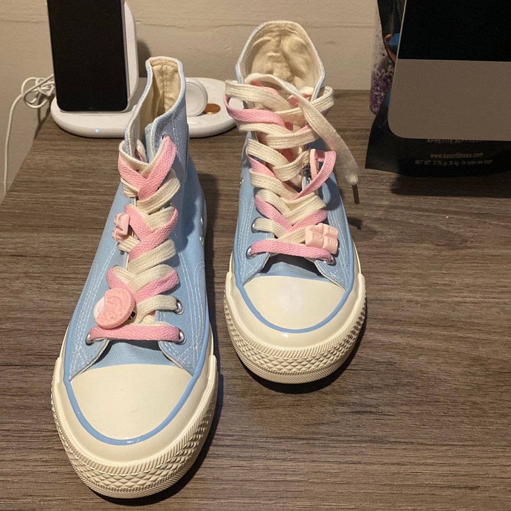 PASTEL PINK AND BLUE CONVERSE!